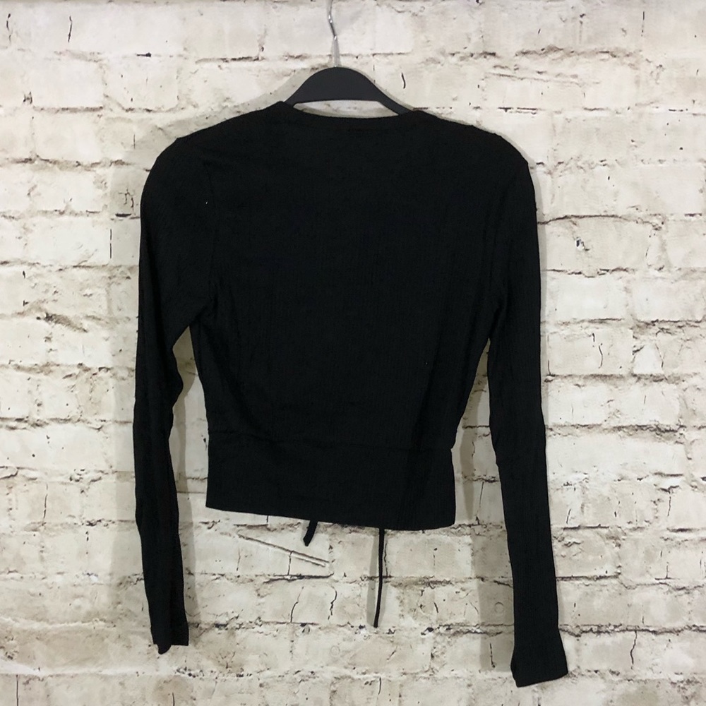 Black criscross long sleeve crop top NWOT boutique - Picture 3 of 3